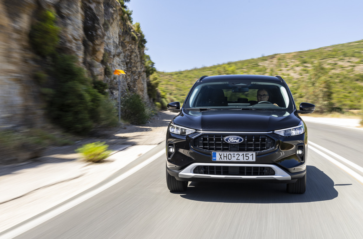 Η Ford τονίζει ότι το νέο υβριδικό σύστημα μπορεί να εξασφαλίσει στο Kuga έως 64% ηλεκτρική οδήγηση στην πόλη. Test drive: Ford Kuga Hybrid AWD, Photo © DRIVE Media Group/Thanassis Koutsogiannis