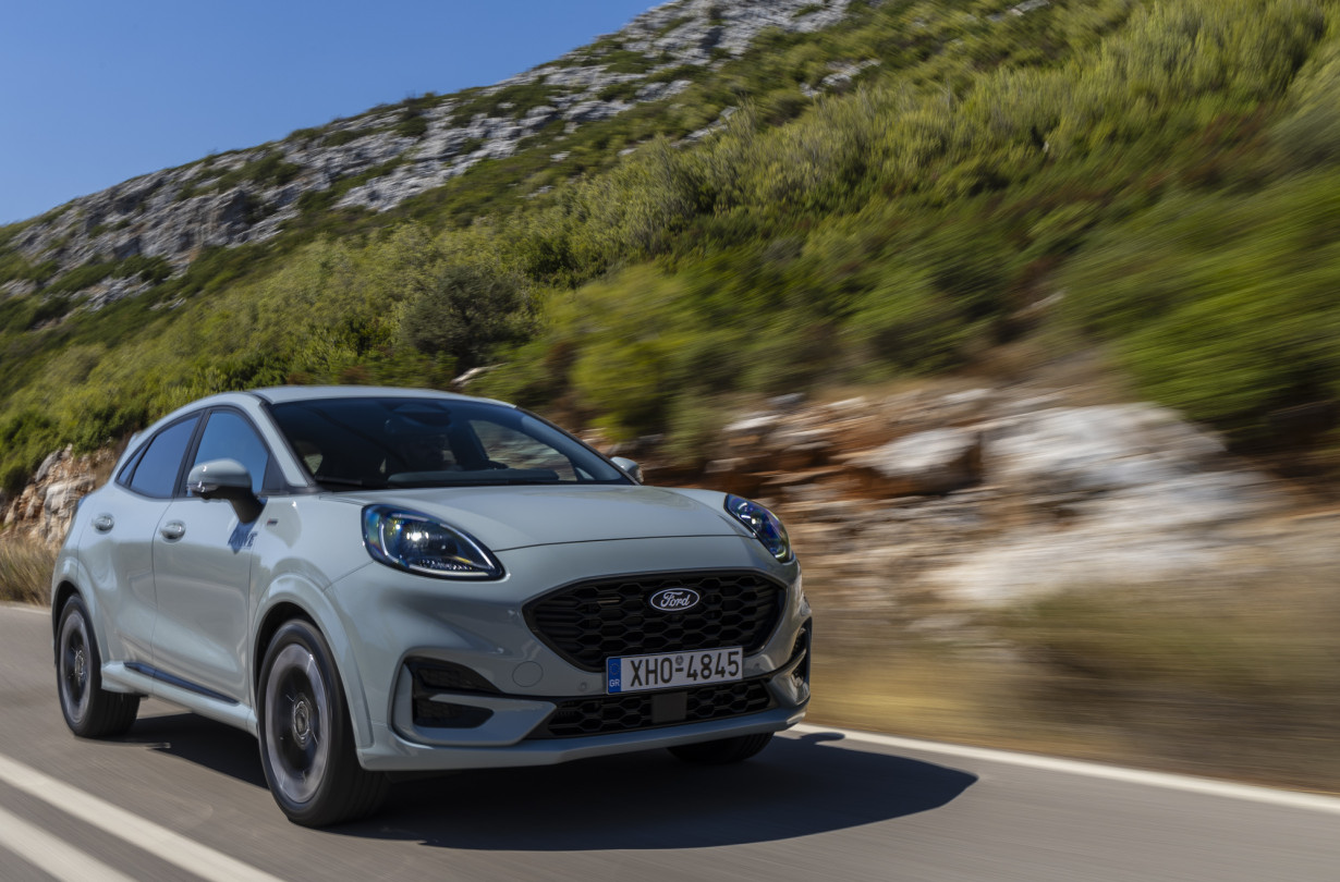 Η καμπίνα του ανανεωμένου Ford Puma είναι ριζικά αλλαγμένη, προσφέροντας κορυφαίες δυνατότητες συνδεσιμότητας. Test drive: Ford Puma 1.0 EcoBoost Hybrid 125 PS, Photo © DRIVE Media Group/Thanassis Koutsogiannis