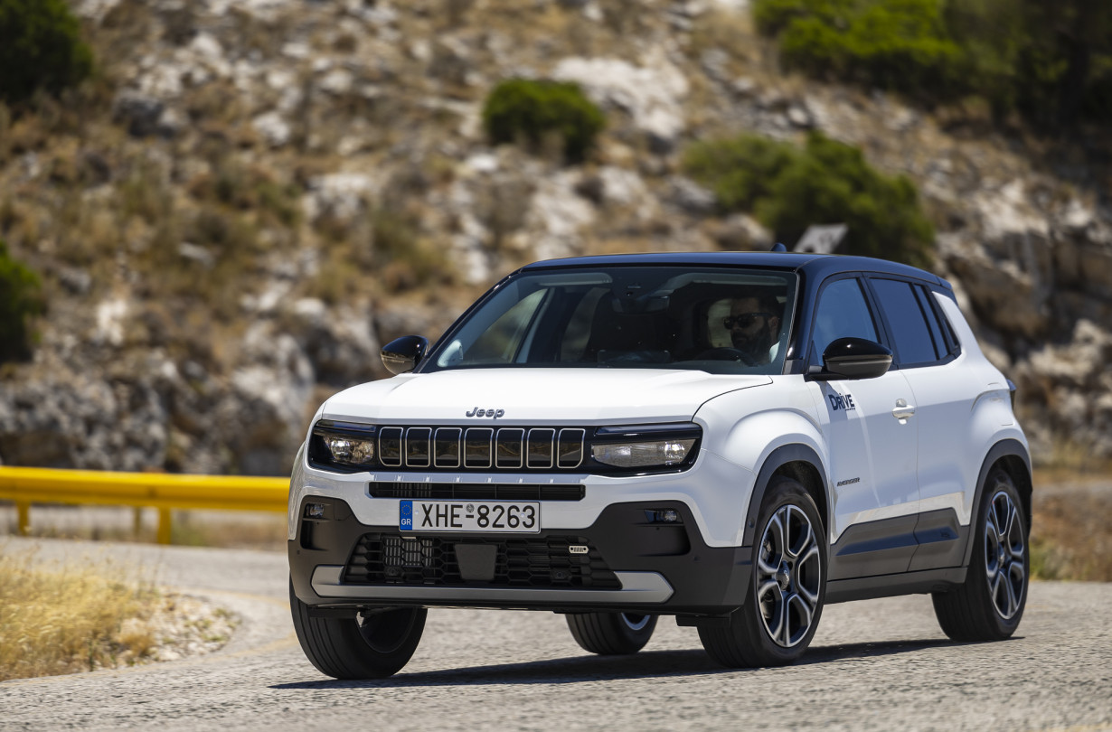 Το Jeep Avenger e-Hybrid έρχεται να διευρύνει ακόμα περισσότερο την γκάμα του μοντέλου, διατηρώντας τον ικανό, νεανικό και ώριμο χαρακτήρα του τόσο εντός όσο και εκτός ασφάλτου Test drive: Jeep Avenger e-Hybrid, Photo © DRIVE Media Group/Thanassis Koutsogiannis