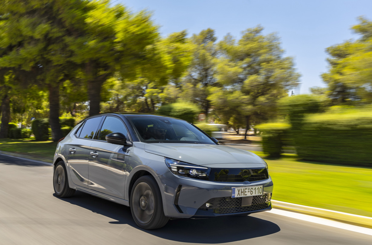 To ανανεωμένο Opel Corsa Electric είναι ένα ηλεκτρικό σουπερμίνι με ελκυστική και μοντέρνα σχεδίαση, σχεδιασμένο για αστική και περιαστική χρήση. Test drive: Opel Corsa Electric, Photo © DRIVE Media Group/Thanassis Koutsogiannis