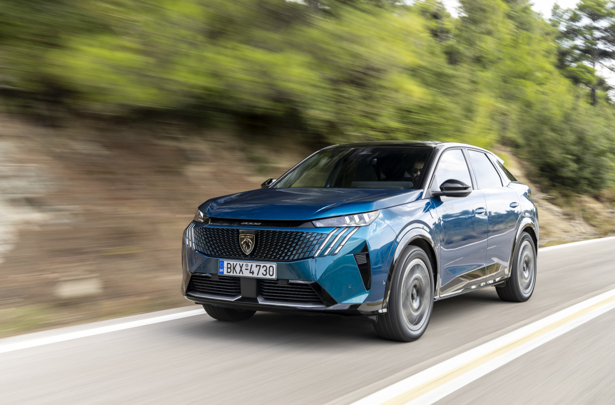 Με το Peugeot 3008, και σε αυτή του την ηλεκτρική έκδοση,ι Γάλλοι θέλησαν να ανταποκριθούν σε μια όλο και πολυπληθέστερη πελατεία που ζητά περισσότερη άνεση και γαλήνια κύλιση Test drive: Peugeot E-3008 2024, Photo © DRIVE Media Group/Thanassis Koutsogiannis