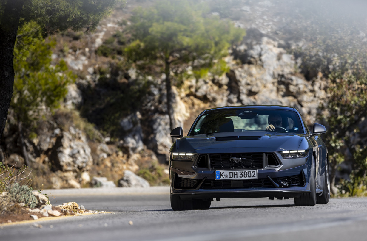 Σε ένα κόσμο που αλλάζει, η Ford Mustang Dark Horse είναι η τελευταία ευκαιρία να βιώσεις την αίσθηση και τη δύναμη που προσφέρει ένας ατμοσφαιρικός V8. Test drive: Ford Mustang Dark Horse 5.0 V8, Photo © DRIVE Media Group/Thanassis Koutsogiannis
