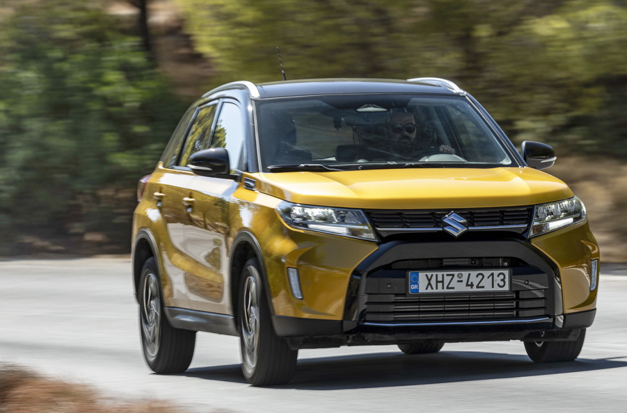 Το Suzuki Vitara στην ανανεωμένη έκδοση διατηρεί όλα τα στοιχεία που το ανέδειξαν σε διαχρονικό σημείο αναφοράς στην κατηγορία του. Test drive: Suzuki Vitara 1.4 Hybrid 48V AllGrip, Photo © DRIVE Media Group/Thanassis Koutsogiannis