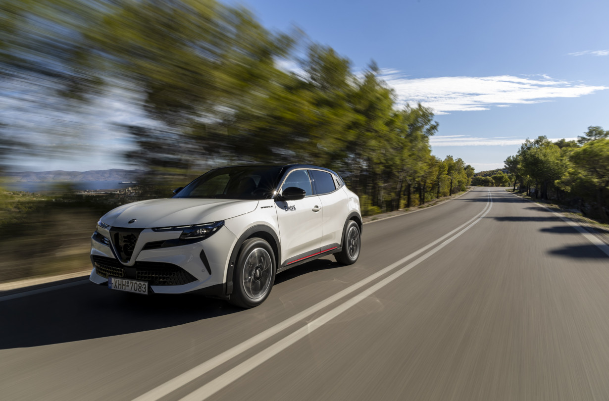 Η ηλεκτρική καρδιά της Alfa Romeo Junior Elettrica χτυπάει δυνατά στον ρυθμό της εποχής, σεβόμενη παράλληλα το παρελθόν της μιλανέζικης φίρμας Test drive: Alfa Romeo Junior Elettrica Speciale, Photo © DRIVE Media Group/Thanassis Koutsogiannis