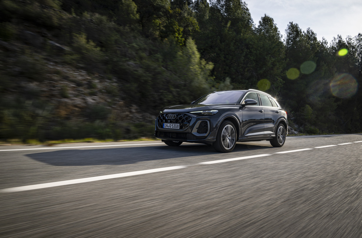 Το Audi Q5, με τιμή που ξεκινά από τις €69.980 για την έκδοση βενζίνης, είναι ήδη διαθέσιμο στην ελληνική αγορά. Test Drive Audi Q5 @ Malaga, Photo © Audi