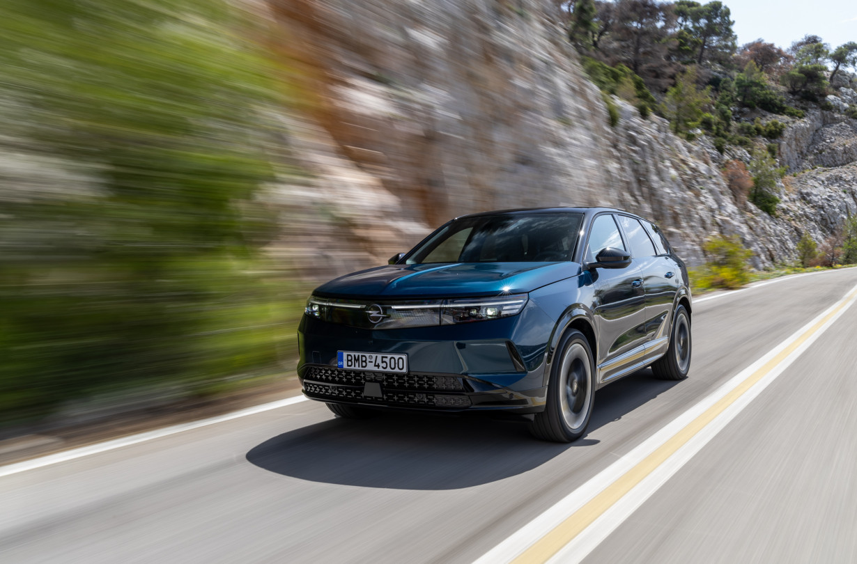 Το νέο Opel Grandland Electric εντυπωσιάζει με την ποιοτική αναβάθμιση, την πληρότητα του εξοπλισμού και την ώριμη οδική συμπεριφορά Opel Grandland Electric / DRIVE Media Group/Θανάσης Κουτσογιάννης
