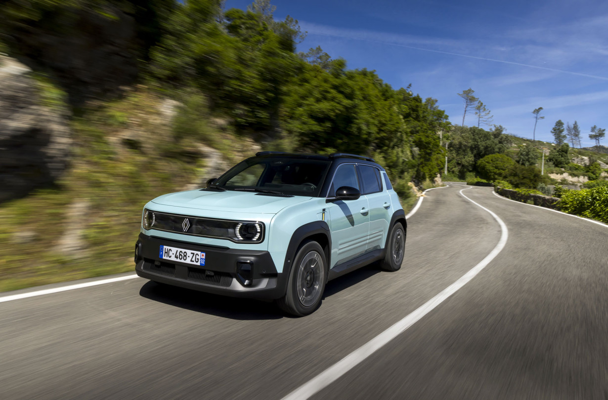 Το νέο Renault 4 E-Tech στοχεύει σε ευρύ κοινό, από νεαρές οικογένειες μέχρι αστικούς και μη χρήστες, προσφέροντας την ίδια φιλοσοφία «voiture à vivre» με το πρωτότυπο. Renault 4 E-Tech