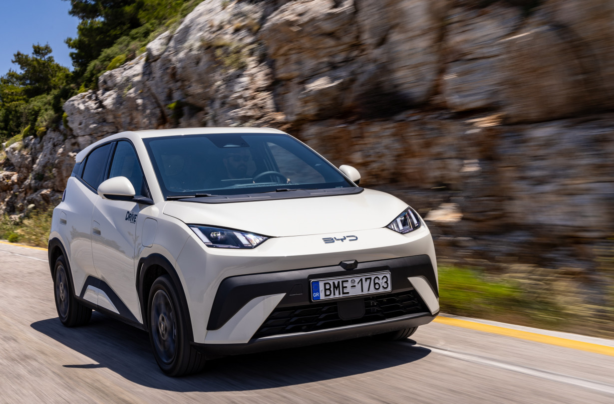 To BYD Dolphin Surf δεν είναι άριστο. Κάνει όμως τα βασικά σε πολύ καλό επίπεδο. Με εξαιρετική κατανάλωση και σε τιμή που ανταγωνίζεται θερμικά σουπερμίνι Test drive: BYD Dolphin Surf, Photo © DRIVE Media Group/Thanasis Koutsogiannis