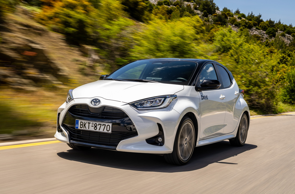 Πέρα από οικονομικό, το 130άρι Toyota Yaris παραμένει ένα οδηγικά ευχάριστο και ευέλικτο αυτοκίνητο, χάρη στις μαζεμένες διαστάσεις του. Toyota Yaris 1.5 Hybrid 130hp