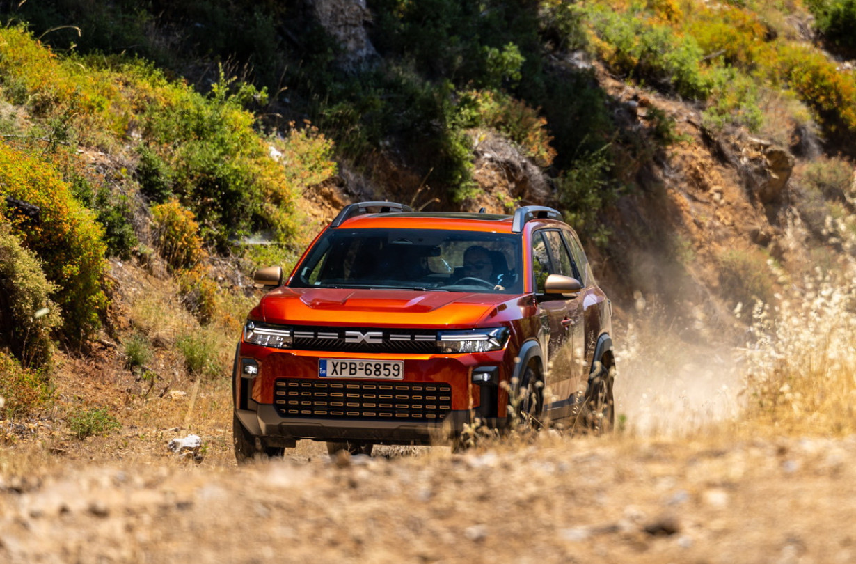 Το Dacia Bigster 4x4 TCe 130 αποτελεί σπάνια περίπτωση αυτοκινήτου. Με την καλή έννοια... Test drive Dacia Bigster 4x4 TCe 130, Photo @ DRIVE Media Group/Thanassis Koutsogiannis