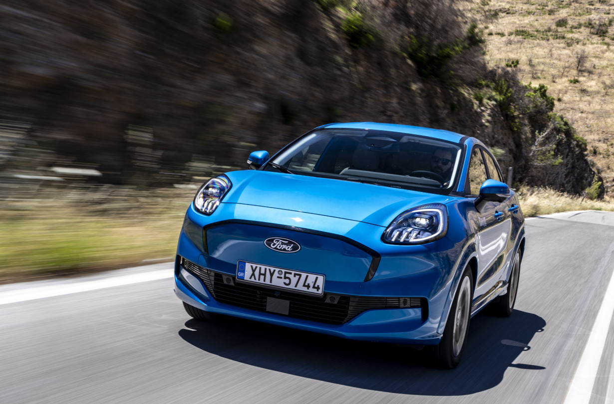 Tο Ford Puma Gen-E τιμώντας το DNA του Μπλε Οβάλ κρατά τον οδηγοκεντρικό χαρακτήρα του Puma, κερδίζοντας τον τίτλο του πιο ευχάριστου ηλεκτρικού B-SUV της αγοράς Test drive Ford Puma Gen-E, Photo @ DRIVE Media Group/Thanasis Koutsogiannis
