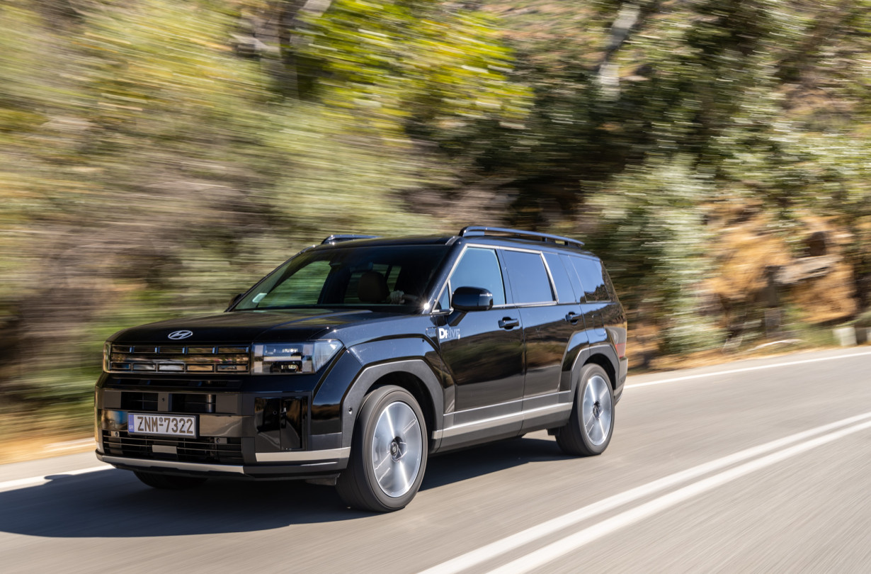 Το νέο Hyundai Santa Fe plug-in διαθέτει όλα όσα χρειάζονται για να προσελκύσει και να σαγηνεύσει μεγάλες οικογένειες. Test drive: Hyundai Santa Fe plug-in, Photo © DRIVE Media Group/Thanassis Koutsogiannis