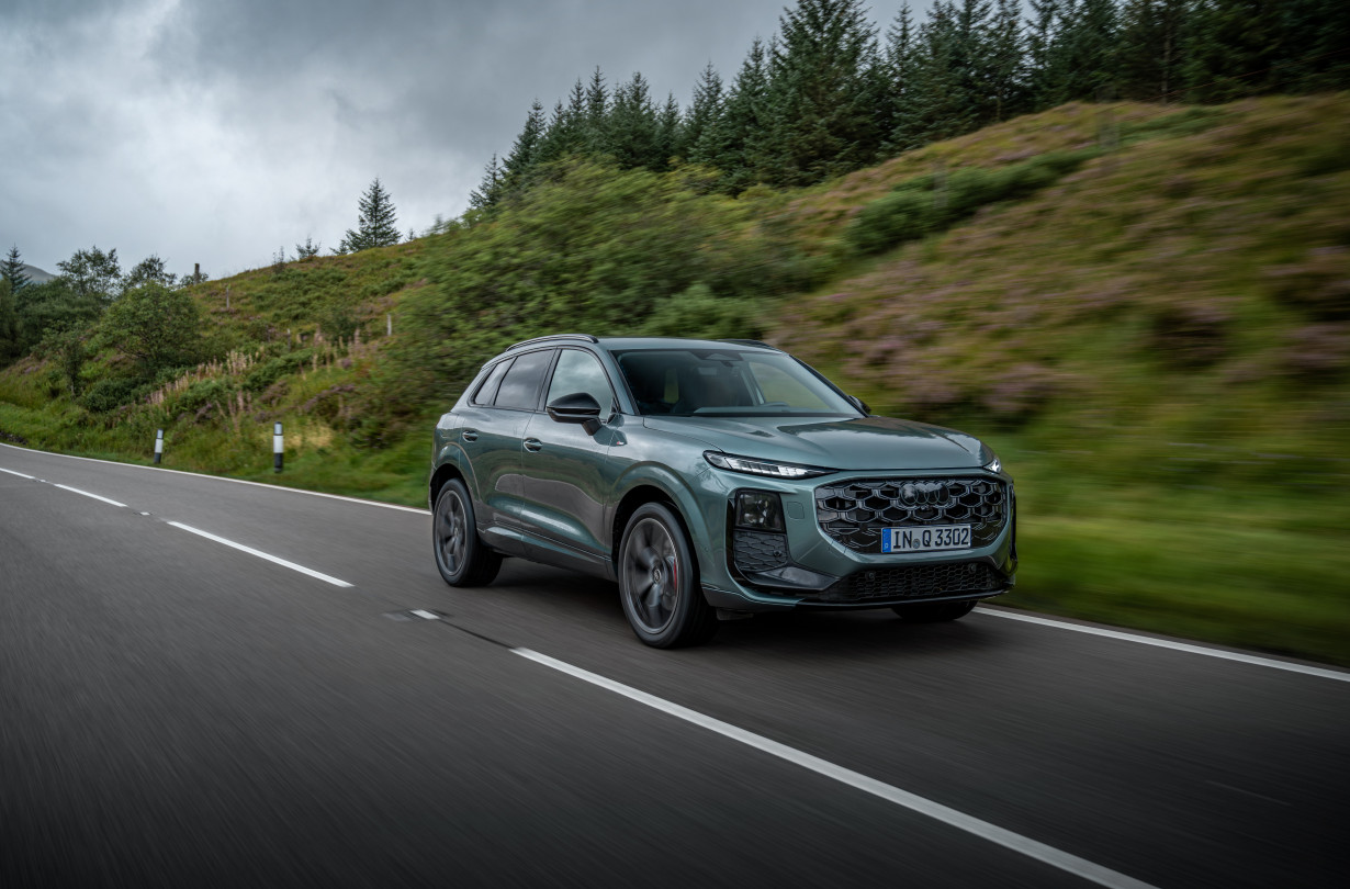 Το Audi Q3, με τιμή που ξεκινά από τις €41.980 για την έκδοση βενζίνης, είναι ήδη διαθέσιμο προς παραγγελία στην ελληνική αγορά Test Drive: Audi Q3 @ Scotland, Photo © Audi/Johannes Wink