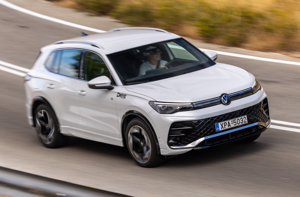 Tο Volkswagen Tiguan 1.5 eHybrid με τα 204 άλογα προσφέρει πολύ πλούσιο πακέτο, δύο μορφές ενέργειας ρεαλιστικά αξιοποιήσιμες και σπορ look στη μοναδική διατιθέμενη έκδοση R-Line. Test drive: Volkswagen Tiguan 1.5 eHybrid, Photo © DRIVE Media Group/Thanassis Koutsogiannis