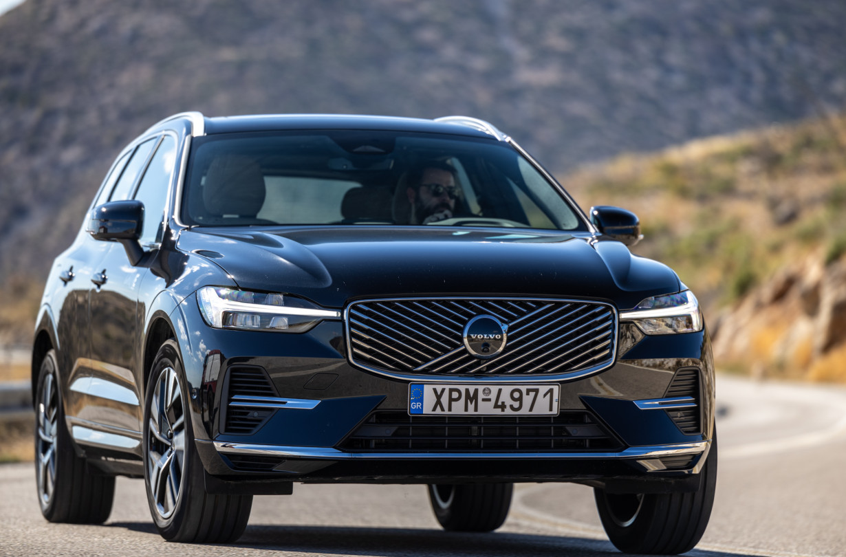 Eτοιμοπαρόδοτο... Oι εταιρικοί χρήστες -πλειονότητα των αγοραστών του Volvo XC60- δεν θα επιβαρυνθούν από τον πρόσθετο φόρο χρήσης που θα ισχύσει από το 2026. Test drive: Volvo XC60 T6 AWD Plug-in Hybrid © DRIVE Media Group/Thanassis Koutsogiannis
