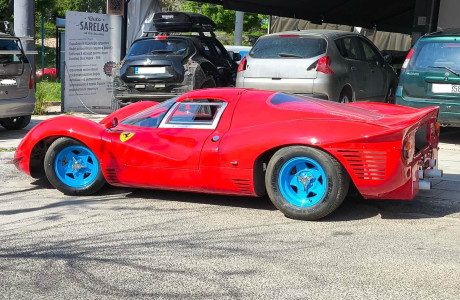 Ferrari 330 κόβει την ανάσα στον Βύρωνα. Τι κι αν είναι ρέπλικα;