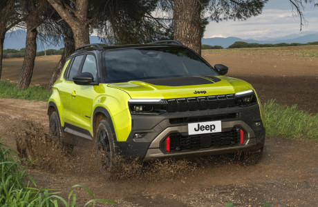 Νέο Jeep Avenger: Νέα φωτιζόμενη μάσκα και αναβαθμισμένο εσωτερικό για το μικρό SUV