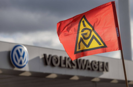 Volkswagen: Τα συνδικάτα βάζουν «κόκκινη γραμμή» στο κλείσιμο εργοστασίων