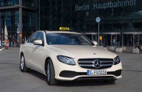Mercedes-Benz: Γυρίζει στα ταξί με την ουρά στα σκέλια