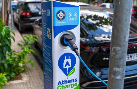 Τέλος η δωρεάν φόρτιση στον Δήμο Αθηναίων - Πόσο θα κοστίζει