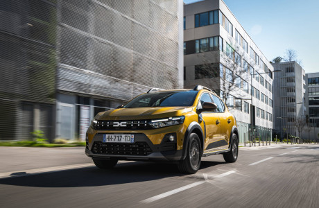 Dacia Sandero Stepway Hybrid: 155 ίπποι από €21.900