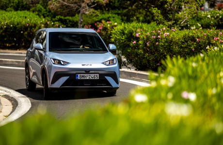 Test drive: BYD Dolphin Surf Boost - Η έκδοση της ισορροπίας