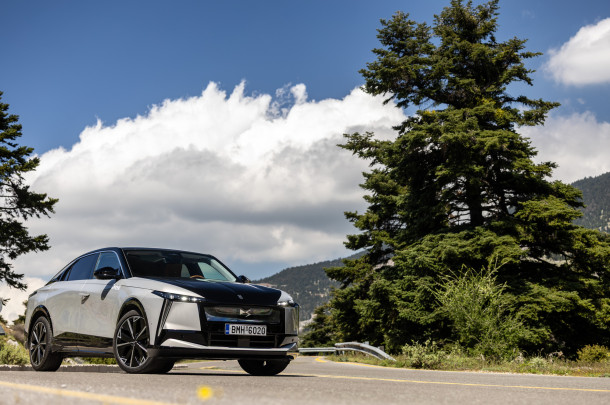 Test drive: DS N°8 Long Range AWD, Photo © DRIVE Media Group/Thanassis Koutsogiannis