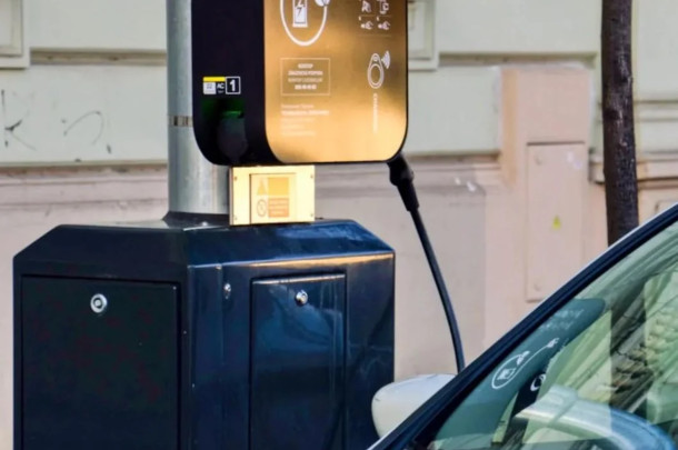 κολόνες φωτισμού