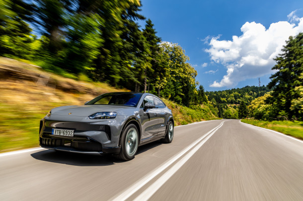 Test drive: Porsche Cayenne Coupé Electric @ DRIVE Media Group/Θανάσης Κουτσογιάννης