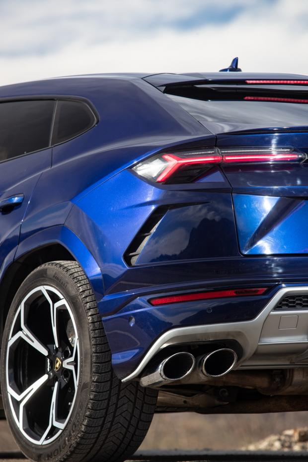 Δοκιμάζουμε τη Lamborghini Urus | Drive