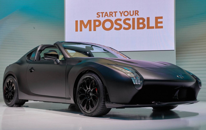 Το πρωτότυπο Toyota GR HV Sports ήταν ένα διθέσιο κουπέ με οροφή τάργκα και κίνηση στους πίσω τροχούς. Θυμίζει πολύ την αγαπημένη μας GT86, επειδή σε αυτήν βασίζεται.