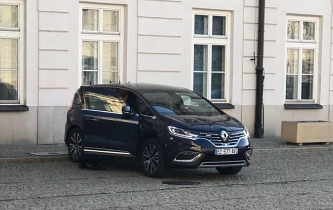 Emmanuel Macron, Renault Espace