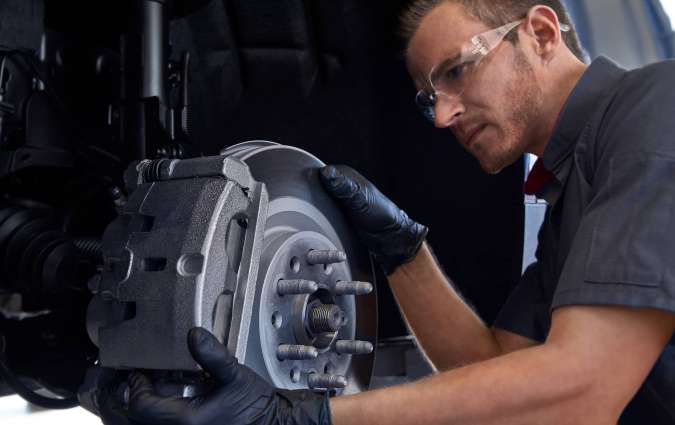 Changing disc brake pads