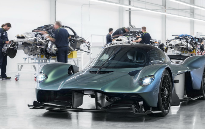 H πρώτη πελατειακή Aston Martin Valkyrie ολοκληρώθηκε στη γραμμή παραγωγής στο Gaydon. Aston Martin Valkyrie