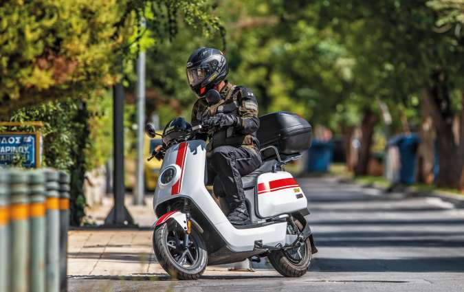 Test ride: NIU NQi-GT Extended, photo credit Moto Magazine/Yorgos Niaounakis