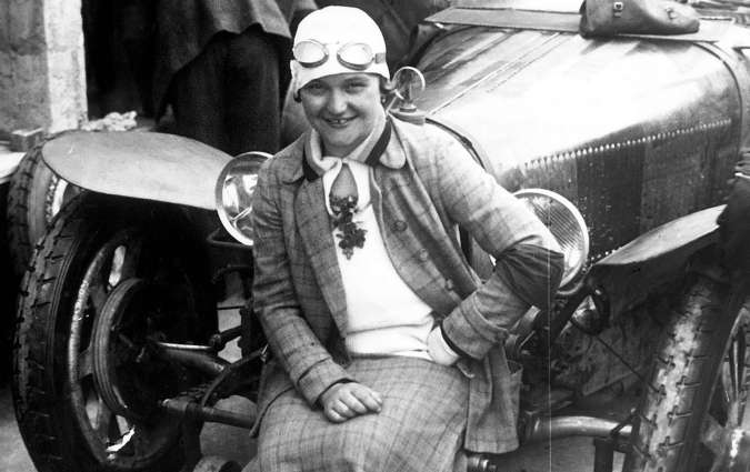 Drive Legend: Elisabeth Junek 1900-1994, βασίλισσα του βολάν Drive Legend: Elisabeth Junek 1900-1994, βασίλισσα του βολάν