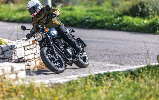 Test ride: Royal Enfield HNTR 350, Photo MOTO Magazine/Yiorgos Niaounakis Test ride: Royal Enfield HNTR 350, Photo MOTO Magazine/Yiorgos Niaounakis