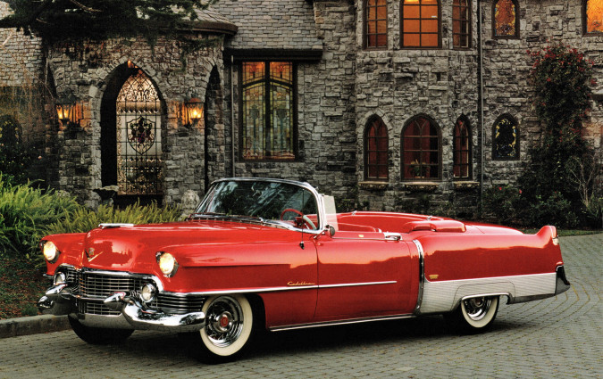 Η Cadillac Eldorado στοίχιζε στις ΗΠΑ το 1953 μια περιουσία. Το πιο ακριβό αυτοκίνητο στην κατηγορία από τον αιώνιο αντίπαλο της Cadillac, τη Lincoln, ήταν το ανοιχτό Capri που κόστιζε μόλις $3.699.  Cadillac Eldorado 1953-1954: Ό,τι λάμπει είναι χρυσός