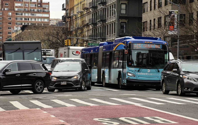 Λεωφορεία-τροχονόμοι κόβουν πρόστιμα στη Νέα Υόρκη