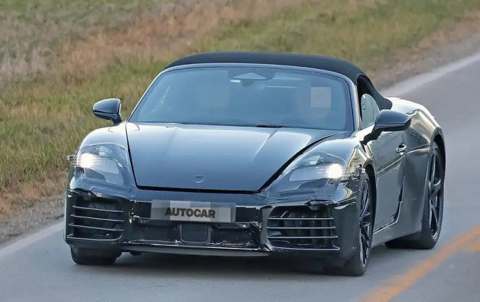 Οι νέες Porsche 718 Boxster και 718 Cayman θα είναι αποκλειστικά ηλεκτρικές και θα βασίζονται σε μια νέα πλατφόρμα με διάταξη που θα «μιμείται» τα κεντρομήχανα χαρακτηριστικά των σημερινών μοντέλων. 718 Boxster