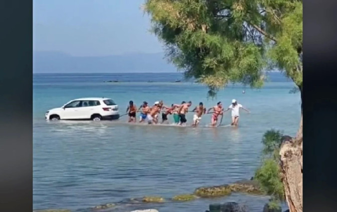 Επική διάσωση αυτοκινήτου στην Αίγινα