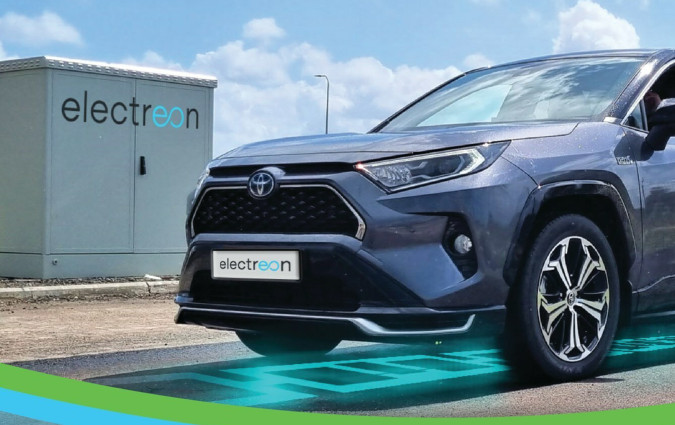 Ένα RAV4 PHEV διένυσε 1.942 km χωρίς στάση, φορτίζοντας ασύρματα