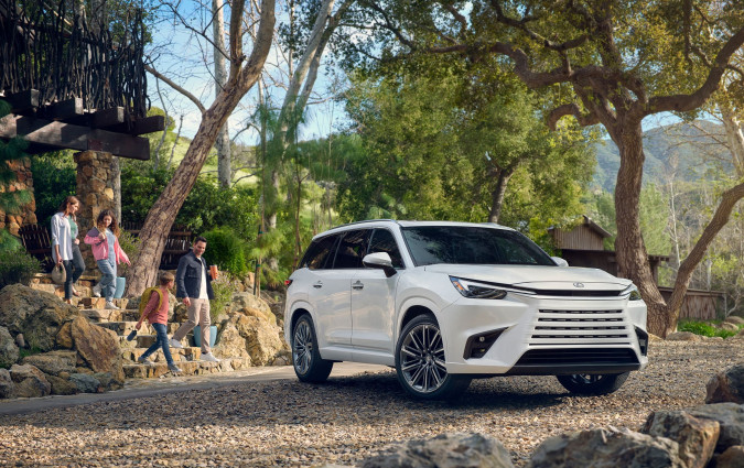 Το Lexus TX δίνει προτεραιότητα στην άνεση σε κάθε σειρά καθισμάτων και ενσωματώνει τη σταθερή μας δέσμευση για την ηλεκτροκίνηση, την τεχνολογία, την απόδοση και το σχεδιασμό, λέει στο δ.Τύπου η εταιρεία. Lexus TX 550h+