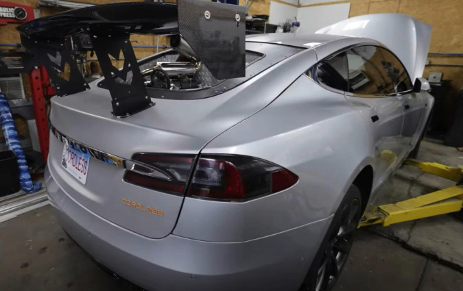 Ντιζελοηλεκτρικό Tesla Model S