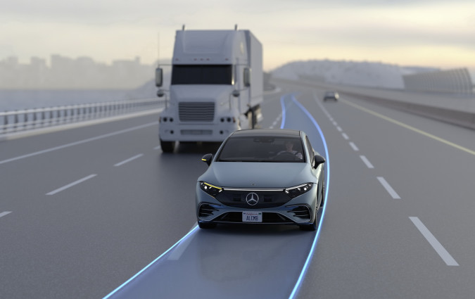 Mercedes-Benz Automatic Lane Change