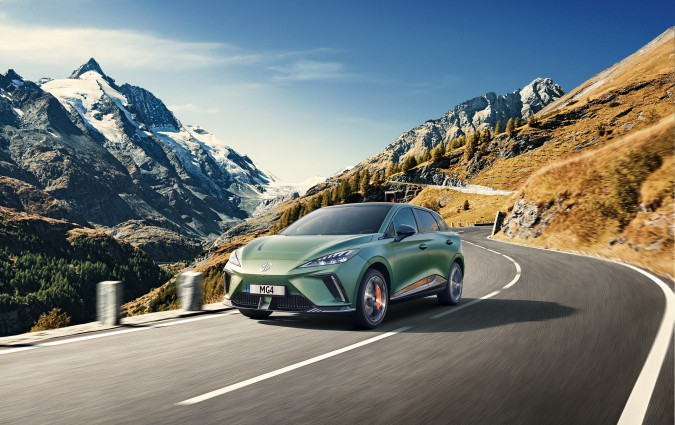 Η τιμή του MG 4 X Power υπόσχεται να είναι και πάλι «κανόνι» σε σχέση με τον ευρωπαϊκό ανταγωνισμό, την ισχύ και τις επιδόσεις του, και υπολογίζουμε να μην ξεπερνά τις 40 χιλιάδες ευρώ. MG 4 XPower