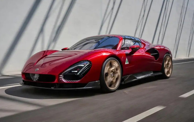 Mε την αρωγή της Carrozzeria Touring Superleggera, οι 33 αγοραστές είναι ελεύθεροι να προσαρμόσουν σχεδόν οτιδήποτε πάνω στη νέα Alfa Romeo 33 Stradale Alfa Romeo 33 Stradale