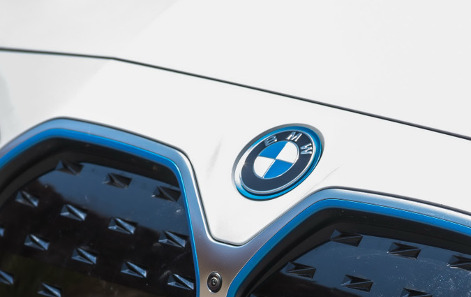 H ηλεκτρική μπερλίνα που θα προκύψει από την BMW Vision Neue Klasse θα λανσαριστεί το 2025 και θα κατασκευάζεται σε νέο εργοστάσιο στην Ουγγαρία. BMW Vision Neue Klasse