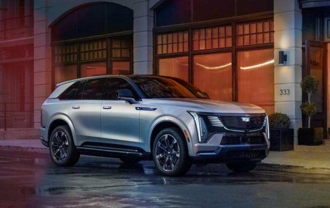 Η αμερικανική φίρμα βιάστηκε να παρουσιάσει την εντυπωσιακή Cadillac Escalade IQ, καθώς διευκρινίζει ότι η παραγωγή δεν θα ξεκινήσει πριν από το καλοκαίρι του 2024. Cadillac Escalade IQ