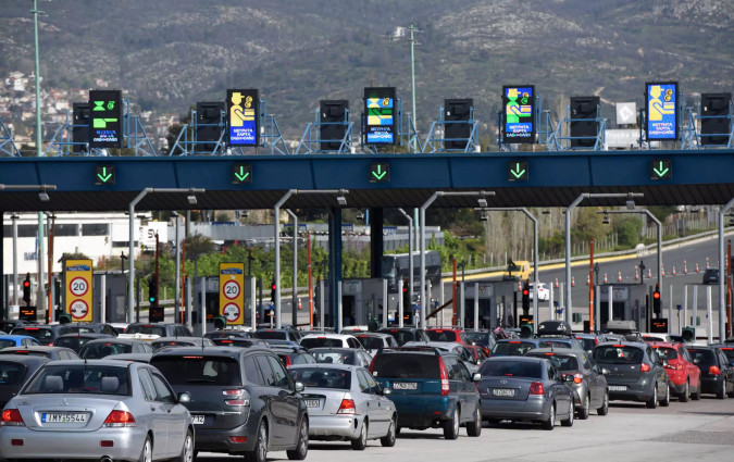 Το υπουργείο Υποδομών και Μεταφορών δείχνει ανήμπορο να φρενάρει την αύξηση στα διόδια, λες και οι εθνικές οδοί είναι τσιφλίκι των παραχωρησιούχων. Αιφνιδιαστική αύξηση στα διόδια!